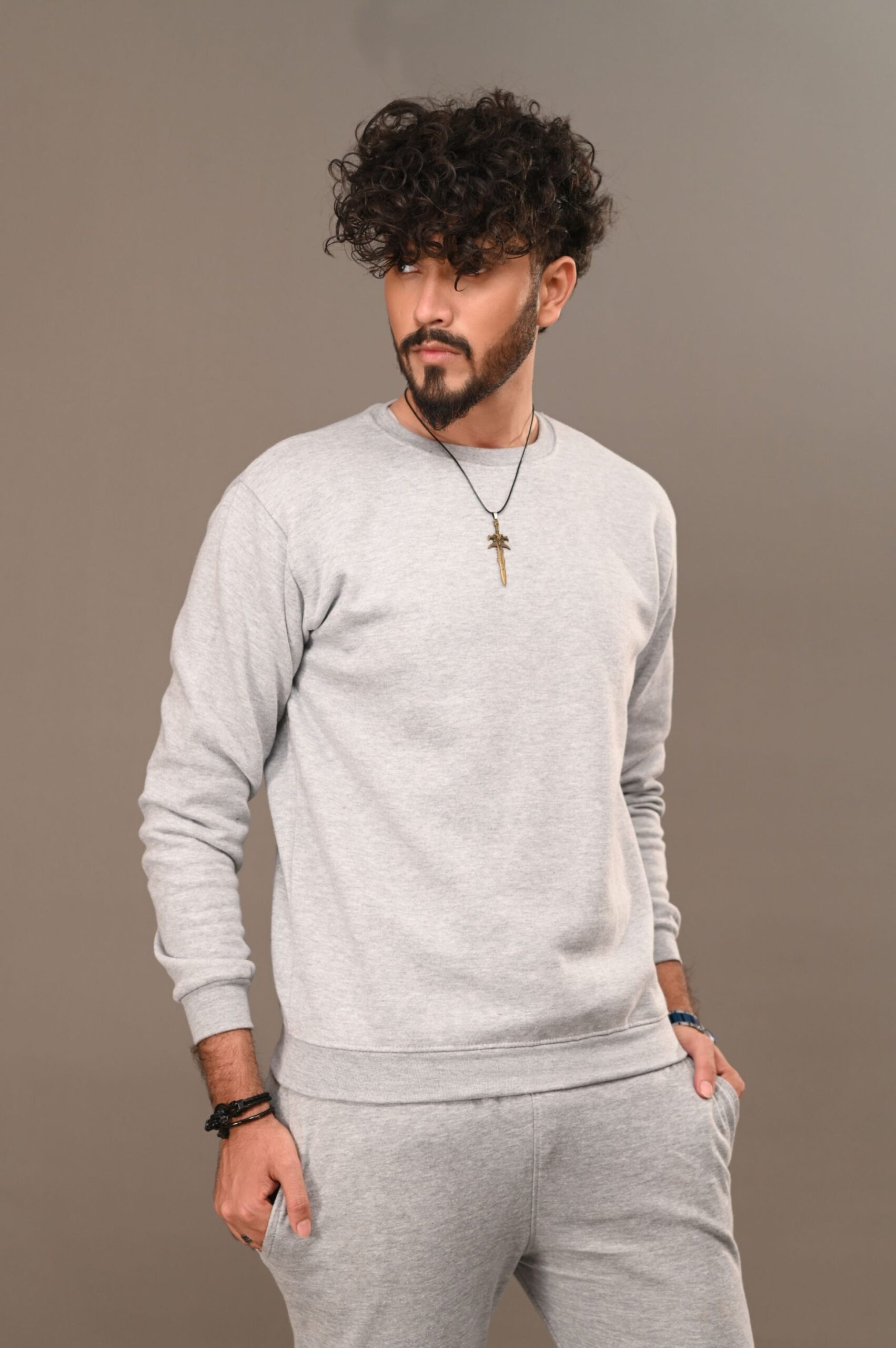 HEATHER GRAY BASIC SWEATSHIRT Hover