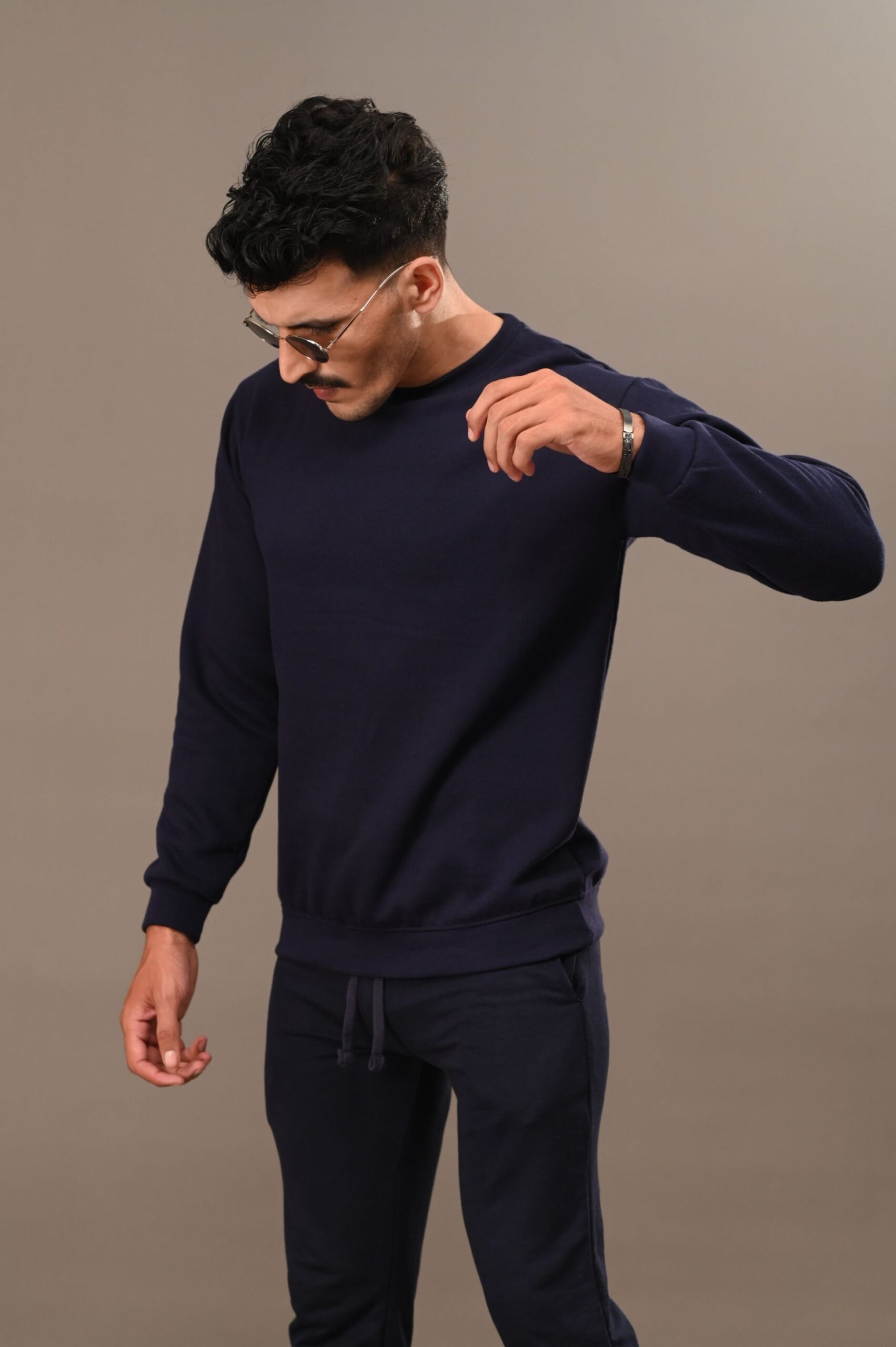 NAVY BLUE BASIC SWEATSHIRT Hover